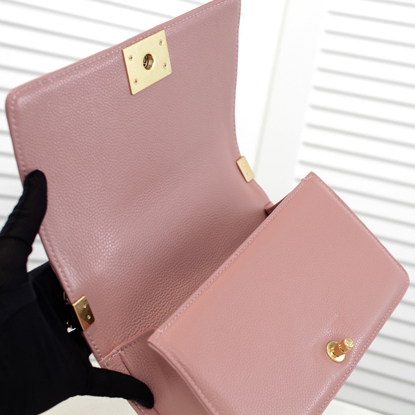 シャネルバッグ着用イメージ